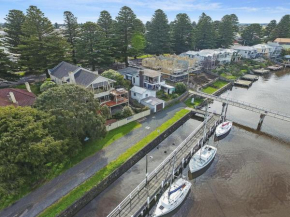 Shearwater Riverview Apartment, Port Fairy